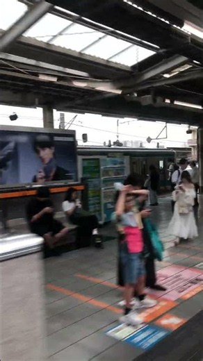 池袋駅付近にて 最強すぎる埼京線と並走 #鉄道
