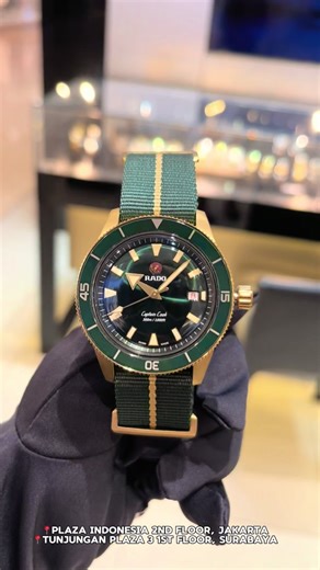 Rado Captain Cook Bronze Diver 300 Meters • Automatic 80 Hours • Accuracy has been tested in five different orientations • Anti-Magnetic Hairspring • Screwed Crown • Bronze Case • Fabric Strap • High-tech Ceramic Bezel • Super Luminova • Screw-down Case Back • Sapphire Crystal with Double Anti-reflective Visit our Authorized Boutique at: 📍Plaza Indonesia, 2nd Floor, JKT 📍Tunjungan Plaza 3, 1st Floor, SBY #Rado#RadoIndonesia#radoswitzerland#Captaincook#Bronzewatches#diverwatch#plazaindonesia#tu