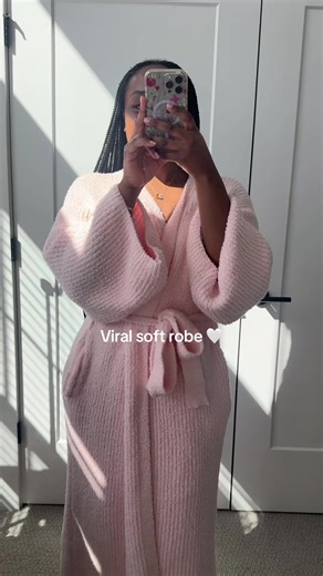 I can’t stop wearing this. It’s so comfortable #robe #loungewear | robe