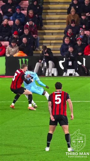 Striker Play: Mastering Pressure in Football