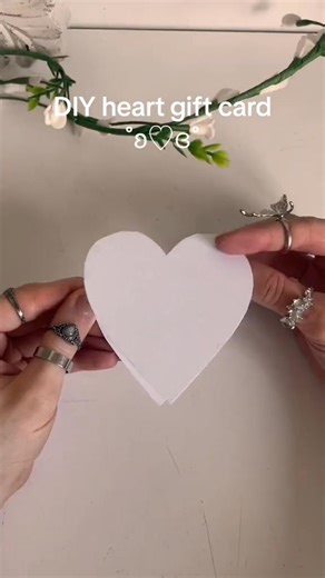 Waterfall heart card DIY #love #diy | Yasmin