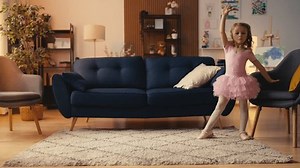 집에서 수레 바퀴를 하는 투투 드레스의 스톡 동영상 비디오(100% 로열티 프리) 3771675999 | Shutterstock