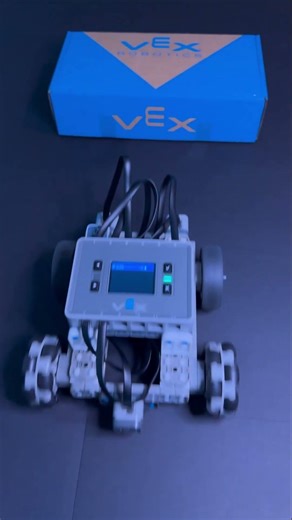 This VEX IQ Robot Avoids Obstacles! 🤖➡️