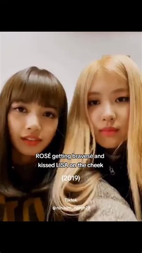 ROSÉ kissed LISA on the cheek 🥹 @blackpinkofficial @LISA @ROSÉ OUR I...