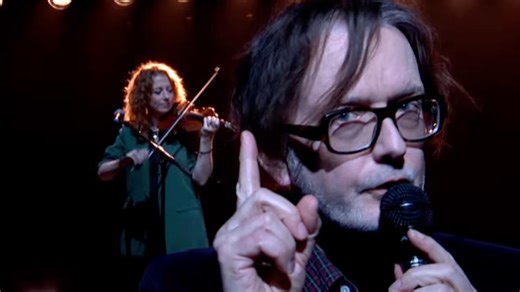 Pulp performs new song “Spike Island” on The Jonathan Ross Show