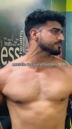 Naresh Sigar on Instagram: "Gym me daily same muscle maar raha hai? Isliye growth ruk gayi hai.” Muscle gym me nahi, recovery me banti hai. Chest – 48 hrs Back – 72 hrs Legs – 72 hrs Shoulders – 48 hrs Arms – 24–48 hrs Agar recovery ka gap galat hai, to effort waste hai. 👉 Har muscle week me 2 baar train karni hai? Ye reel muje share krdo or Follow krna mat bhulna #gymknowledge #musclerecovery #workoutscience #indianfitness #desigym #hypertrophy #gymmistakes #fitnessreels #workoutplan #nattyfit