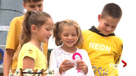 Volunteers throw birthday party for girl who fled home in Ukraine