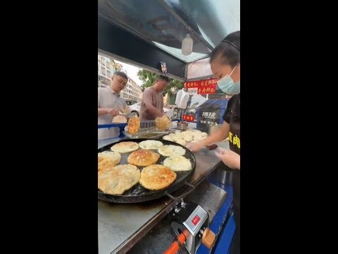 🔴 LIVE 🔴 A woman making and selling fried cake in the street stall for making money
