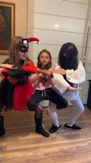 MINI HARLEY MINI JU E MINI SAMARA - DANCINHA MACARENA ✰ #shorts #juesuaturma