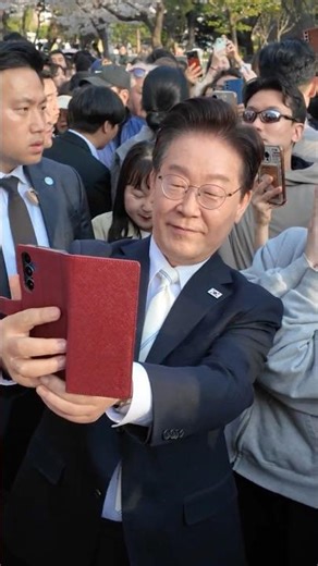 대통령과 함께한 순간.. 인증샷 무한 대기 중..