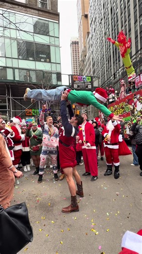 SantaCon NYC 2025 SantaCon takes over New York City as thousands of Santas flood the streets in red suits and holiday cheer 🎅🎄 From bar crawls to spontaneous caroling, the city turns into a festive playground filled with laughter, music, and seasonal chaos. #SantaCon #SantaConNYC #NYCEvents #NYCHolidays #fyp