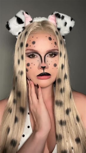 Klaudia on Instagram: "dalmatian makeup for halloween 🤍🖤 #101dalmatians #halloweenmakeup #halloweenlook #makeuptransformations #halloweeninspo"
