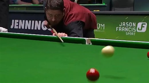 World Senior Snooker Champs suspended as 'unplayable table' leaves stars baffled