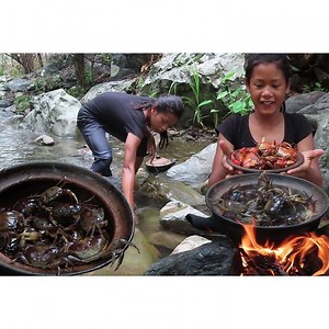 Survival skills- Catch and Cook Crabs soup Taste delicious for Lunch in Forest - Awesome Chef --------------------------------------------- Credit By Primitive Survival Skills | Awesome Chef