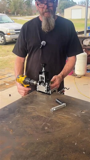 🔧 2-in-1 Operation – Hand Crank Electric Drill Compatible Flexibility meets convenience! This wire stripping machine features dual-design operation: use the hand crank for quick, manual use on small jobs, or connect it to any electric drill via the adapter for motor-driven power when your arms tire of tedious cranking. Seamlessly switch between modes to match your project scale, making it perfect for both small DIY tasks and large-scale wiring work. ⚡ Work smarter, not harder — Order Yours! #Du