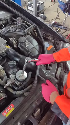 Do you oil the filter? #mechanic #diy #repair | Best machine