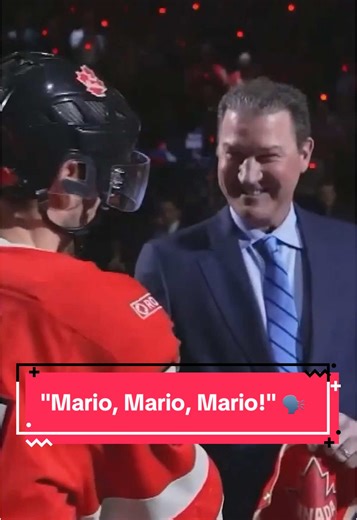 Mario Lemieux gets a HUGE ovation from the Bell Centre crowd during the #4Nations pregame ceremony. (🎥: X/NHL_On_TNT)