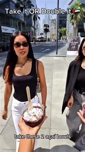 Only take food from random strangers if it’s Açaí 🥹