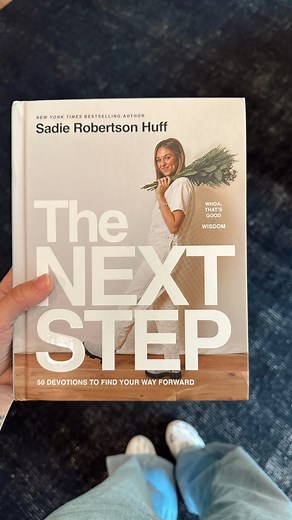 I wanted to show y’all a little sneak peek into my new book, “The Next Step” and how it differs from some of my other books! We put so much thought and creativity into this book and I’m so happy with how it turned out. Not only is it a beautiful coffee table book, but it is filled with such biblical wisdom! | Sadie Robertson