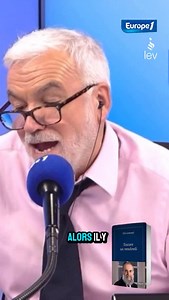 🎙️ Extrait Europe 1 — Encore un Vendredi J’ai déjà reçu une mauvaise note Uber juste parce que je porte une kippa. Et pourtant… le vrai défi n’est pas là. Le vrai défi, c’est ce que nous transmettons à nos enfants : 👉 pas la peur, 👉 pas l’agressivité, 👉 mais la dignité. Le courage, c’est vivre en accord avec soi ! 📘 Encore un vendredi — Éditions Fayard Disponible. #Courage #Identité #EncoreUnVendredi | Rav Elie Lemmel