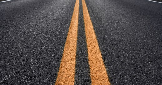 【白色・黄色・実線・破線】センターラインの正しいルールを解説 - Moto Connect(モトコネクト)