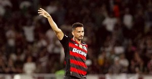 Gol na final da Libertadores coroa temporada de Danilo pelo Flamengo