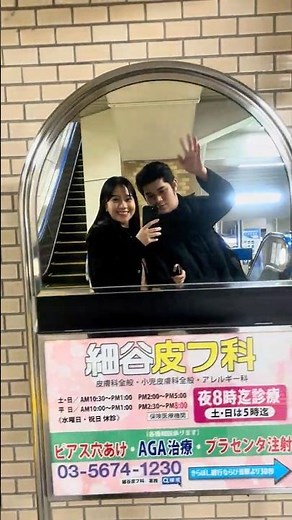 Mirror moments in Japan 🏃😂 #fyp #mirrorrun #mirror #couple #Japan