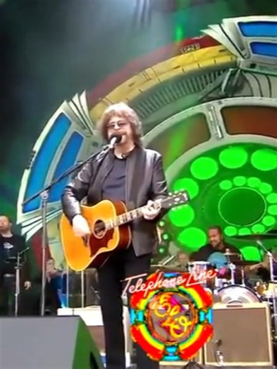 The Iconic 'Telephone Line' Performance by ELO at Glastonbury 2016