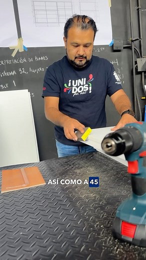 2.4K views · 139 reactions | Curso de armado de muebles de melamina, lijando para matar el filo al Cubrecanto de PVC que pegamos en la melamina, lo hacemos con esponja abrasiva de Bosch #elcarpientero #cursodearmadodemuebles #lija #esponjadelija #esponjaabravisa #bosch | El Carpientero | Facebook