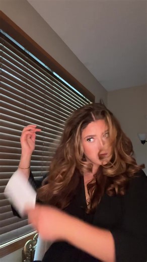 Pin Curl Tutorial: Effortless Vintage Styles for Girls