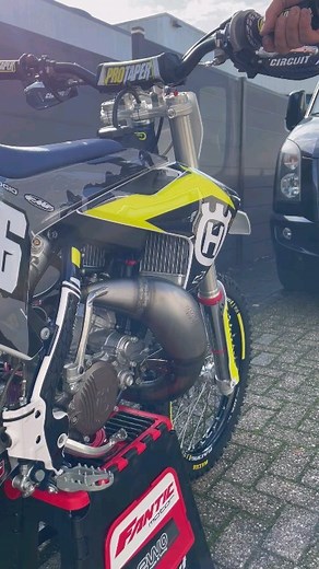 Bewo Revisie & Tuning (Bennie Wolsink) on Instagram: "Husqvarna tc85 💣💣 Bewo tuned cilinder, and adjustment🚀 2stroke 85cc The Netherlands 🇳🇱🔥🔥 #foryoupage #FYP #foryou #Factory #blackedition #husqvarna #2stroke #Tuning #Doma #bewotuning #"