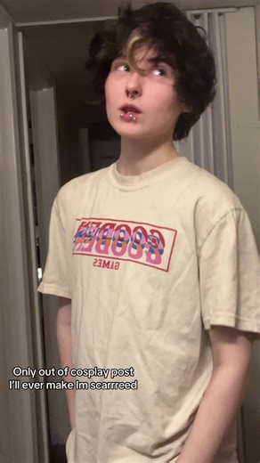 Don’t look at how much I blink I’m so dead #outofcosplay #ooc #karkatvantas