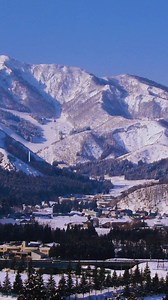 Dreaming of a snowy escape? ❄️🩵 Niigata has it all. From the mesmerizing Kiyotsu Gorge Tunnel of Light to the cozy charm of Echigo Yuzawa and more—exciting moments await at every turn. Ready to explore glowing tunnels, ski down powdery slopes, and wander through tranquil landscapes? Tag your winter adventure buddy and start planning! 🙋✨ 📸 Photos of Lake Hyoko and Hoshitoge Rice Terraces courtesy of © Niigata Prefecture Tourism Association #VisitJapanPhilippines #visitJP_gofurther #Niigata #Ou