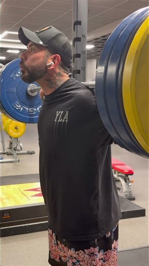 Every Man should be doing Squats #gym #weighlifting #squats