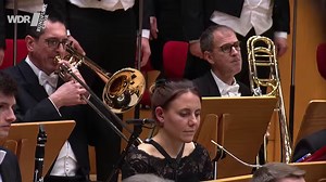 4.8K views · 471 reactions | Wir wünschen Ihnen einen schönen ersten Advent - mit John Rutters stimmungsvollen "Gloria" (1974) und den Kolleg:innen vom WDR Rundfunkchor. ️ Das ganze "Gloria" gibt es hier: ➡️ https://youtu.be/44Y-aZbqqA4 | WDR Sinfonieorchester | Facebook