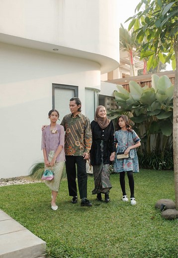 Graduation Day — Dathu Rembulan & Family Rock n Roll Tribute