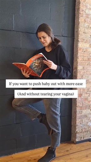 Everybody wants this 👇 Ok, truth time. I used to think pushing was all about technique: ❌ Hold your breath ❌ Bear down hard ❌ Hope baby comes out. That’s what we’re shown. That’s what we’re told works. But then I had a baby. Became a Pelvic PT. 💡And realized: You don't need to learn how to "push like a pro". It's just that in a typical hospital birth, our bodies aren't set up to let baby out easily. And it can lead to unecessary tears & trauma 💔. One client told me, “I just want to push bette