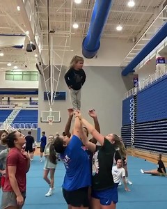 ‪We didn’t know a high to high full around could be so 𝓬𝓾𝓽𝓮 😍 Thanks for the Monday pick me up, Kennedy! | 📷: IG @varsitynicole‬ | American Cheerleader