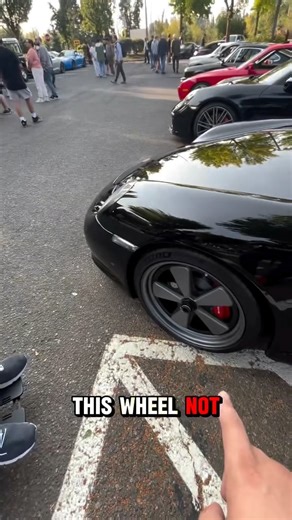 @ecoboostkilla on Instagram: "CENTER LOCK WHEEL?? 🤔😳 - - - - - - #center #lock #wheel"