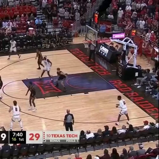 I seen this last night & was like damn I wonder who he signed with his jumper is 🔥….”I’ve seen conflicting reports, some say the #HEAT, some say the m #WARRIORS signed him, some say the #BULLS signed him. Each reporting Exhibit 10 deals with those teams. Texas Tech was one of the best 3 pt shooting teams in the nation last year.Atwell himself shot 45.8% from three while averaging 13.5 PPG. If the Bulls did sign him then Graham may have found 2 of the best shooters in college basketball last sea