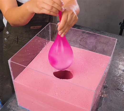 Inflatable Shoes That Fit All Shapes #fblifestyle | 5-Minute Workouts