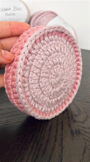 Hello, I’m Wan 😍 on Instagram: "Comment “Video” for the full length tutorial🎥 This crochet technique makes your project sides perfect👌 #crochettechnique #crochettutorial #crochettipsforbeginners"