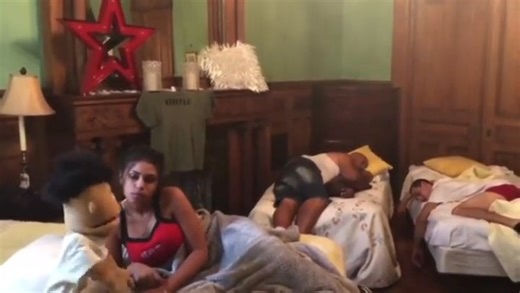 I told this puti I lived in a 3 bedroom what was the problem 🤷🏻‍♂️. . Click link in my bio https://linktr.ee/Joselitodapuppet for tickets to see your fav puppet live on the #puppetwave🏄🏻‍♂️ stand up comedy tour: Nov 8th - Brooklyn, NY Nov 14th- Orlando, Fl Nov 21st - Poughkeepsie,NY Nov 22nd - PR vs DR in Boston Nov 23rd - Newark, NJ Nov 28th - Albany, NY Nov 29th - Poconos, PA Dec 5th - Boston, MA Dec 12th & 13th - Bronx, NY Dec 19th - Pasadena, CA Dec 21st - Houston, TX Jan 2nd- Morris pla