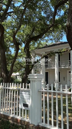 📍Menard House is Galveston, Texas. Built in 1838 for Michael B. Menard, this Greek Revival house is the oldest home on the island. Through partnership with the Galveston Historical Foundation, the house operates as a museum and is available for private events. #galveston #historichomes #greekrevival #galvestonhistoricalfoundation #galvestontexas #historical #oldhomes #historichouse #historic #architecture #texas
