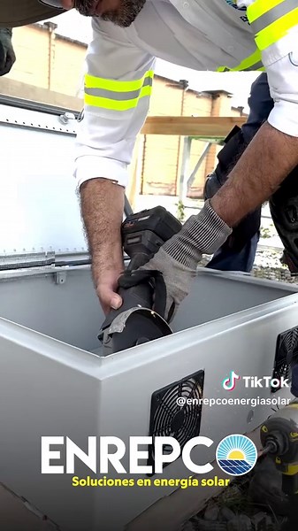 🔧☀️ Proyecto solar en proceso… Muy pronto sabrás su propósito y todo lo que lograremos con él. ✨ ¡Atento a las novedades! 📞 Contáctanos:  502 3315-3931  502 3248-2095 #EnergíaSolar #EnergíaLimpia #energiarenovavel #EnergíaRenovable #enrepco