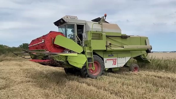 Une belle CLAAS Dominator 76 avec cabine Denizet dans sa derniere ligne droite ! | FARM Connexion