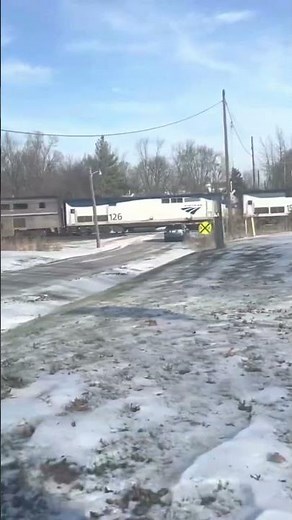 Amtrak 154 in La Plata, MO /12/28/2022/ #railcam #railroadcrossing #bnsf #amtrak #railfan