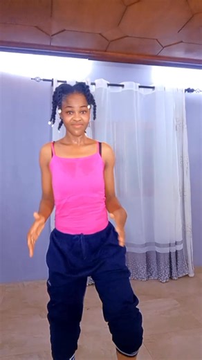 Et si on bougeait un peu ce soir 💃🏿. Femmes Matures tu dois te donner le droit de marcher et de bouger pour le bien de ta s@nté. Si tu as plus de 35 ans, tu dois absolument rejoindre VITALITÉ pour reprendre totalement le contrôle de ton bien être en 2026. Je te laisse plus d'infos en c0mmentaire 👇🏿 Coach Liliane Grebaba 💥💥💥💥💥 | Level Up & Brille