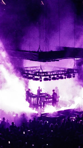 494K views · 24K reactions | PEEL IT BACK 2025 NORTH AMERICAN LEG AUGUST 17TH • ST. PAUL, MN “CLOSER” (LIVE FROM B-STAGE) SEE YOU TONIGHT CHICAGO. | Nine Inch Nails | Facebook