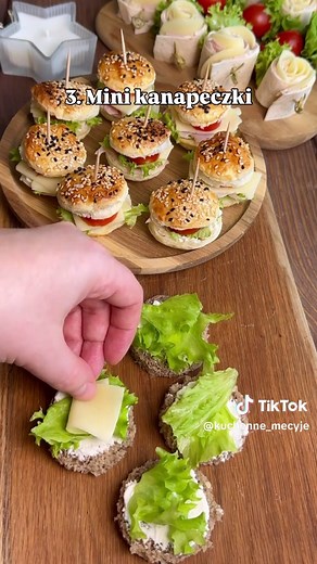 Szybkie przekąski na Sylwestra: mini burgery i koreczki